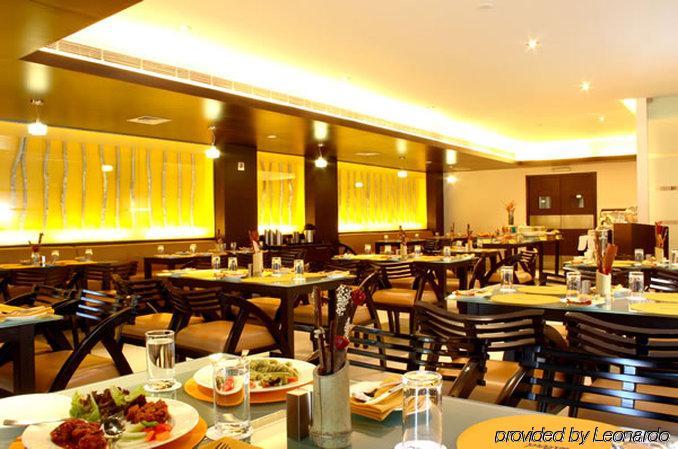 Octave Hotel - Double Road Bangalore Restaurante foto